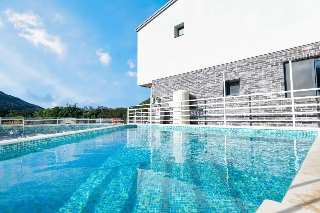 The SJ Poolvilla
