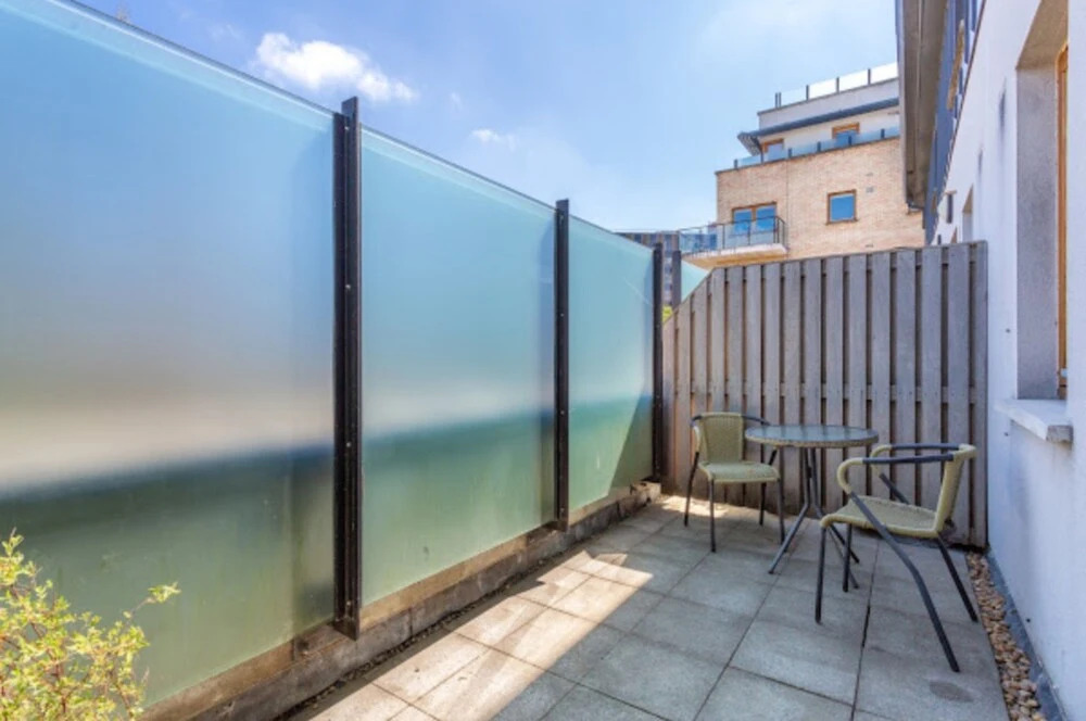 Modern 2 Bedroom Apartment With Private Balcony