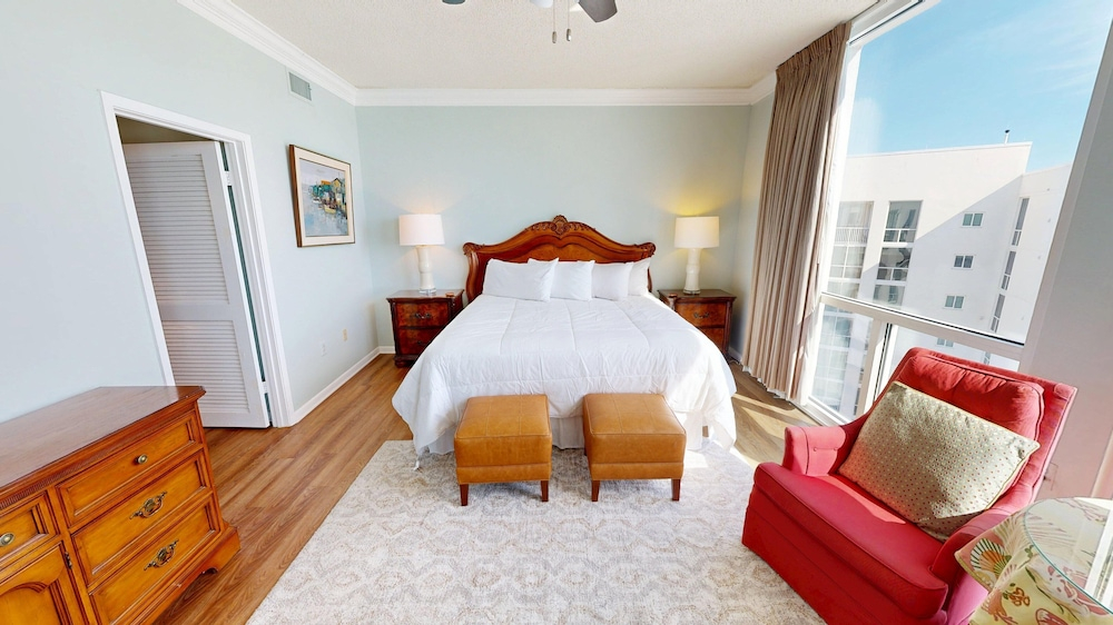 Shoreline Towers 2122 3 Bedroom Condo