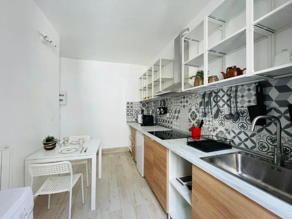 DnN - Modern chic 1BR # minutes to center Thiers # Wifi, free Netflix and Parking