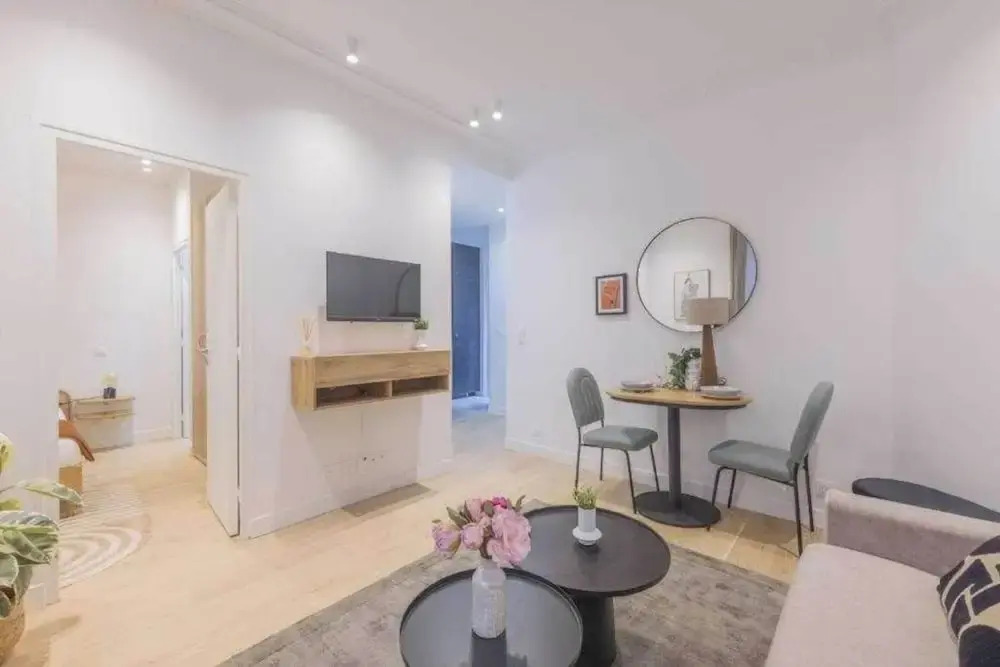 Apartment With 1 Room in Batignolles