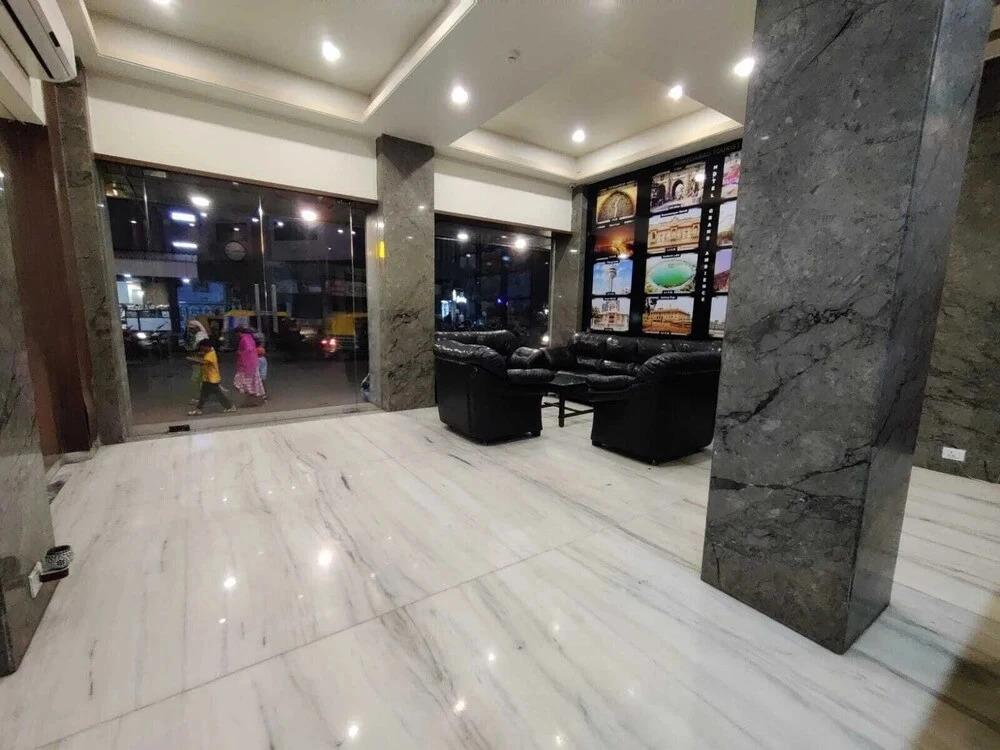 OYO Flagship 312 Near Ashram Road