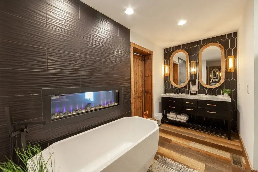 Night Owl 3 Bedroom Cabin by RedAwning