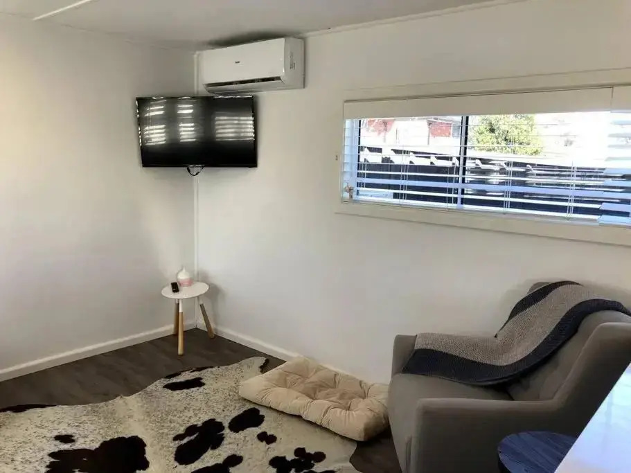 Adorable 1 bedroom guesthouse with firepit