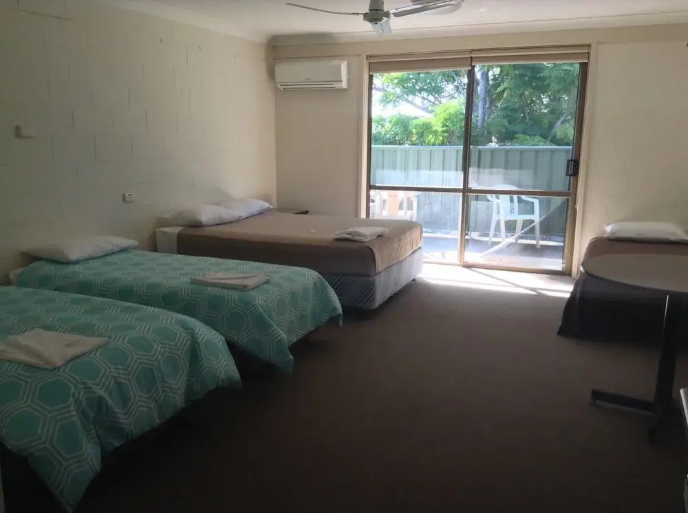 Yonggang Business Hotel