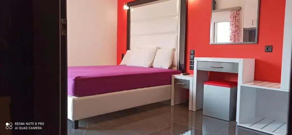 Spiros Rooms