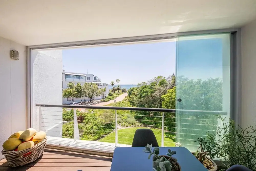 Wonderful Secure Apartment Walking Distance to Waterfront African Anchor