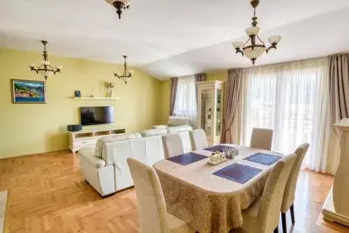 Apart House Danigo