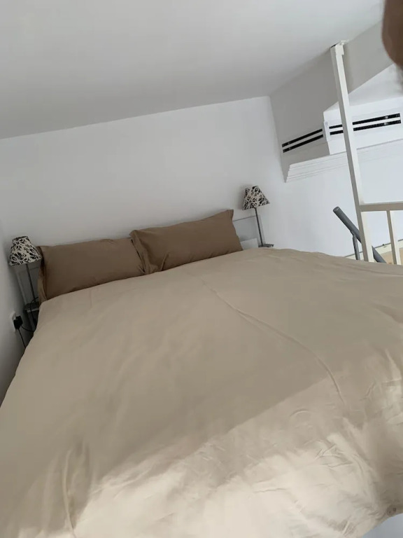 Charming and Cozy Apartment in Dubai Available now