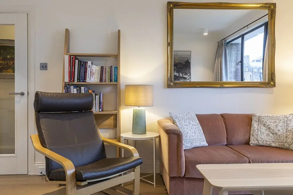 Modern 2BR flat minutes from Kensington Gardens