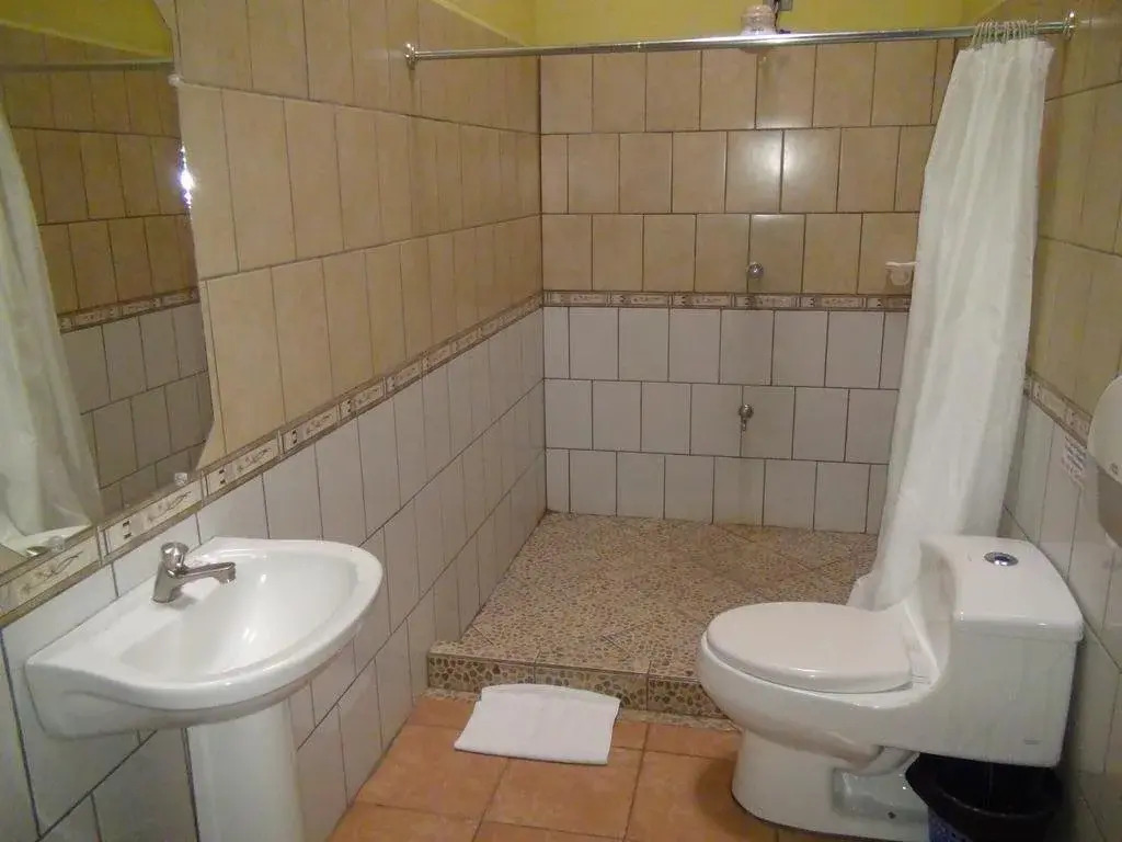 Hotel y Cabinas el Edén Del Este