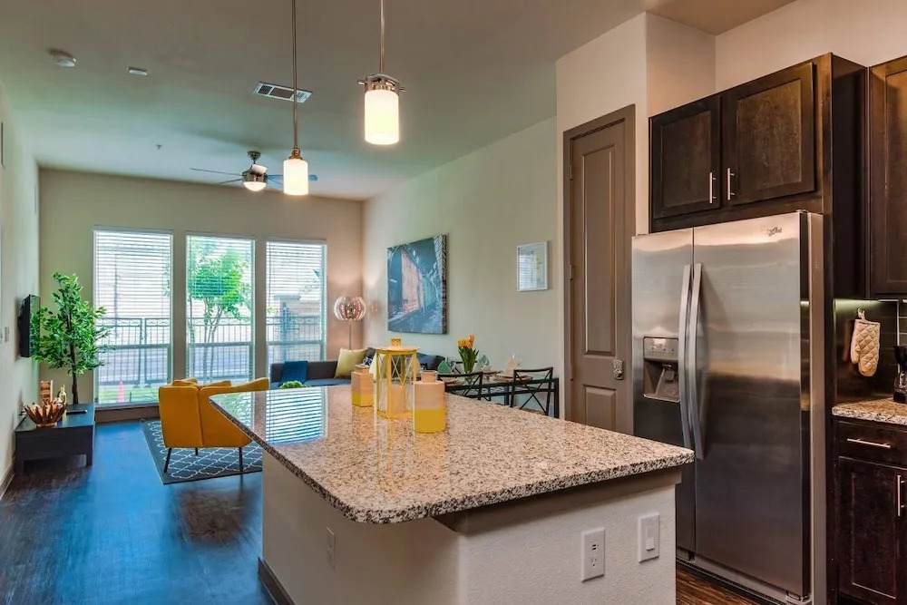 Beautiful & Modern Memorial Home - Near Everything