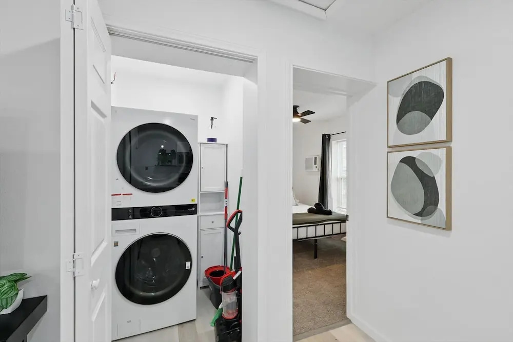Modern 4BR 2BA Home With Hot Tub-grill & Huge Yard