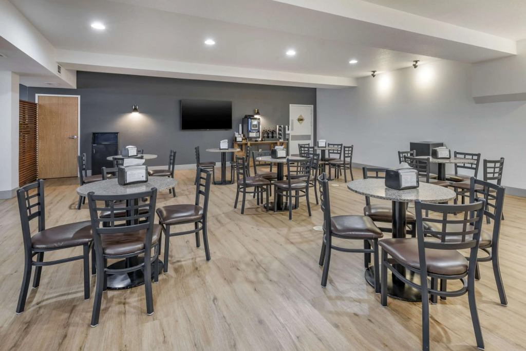 Best Western PLUS Peppertree Airport Inn