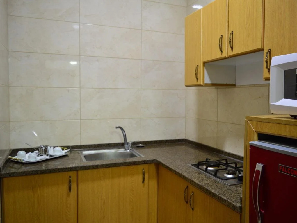 Al Hadeer Suites Hotel