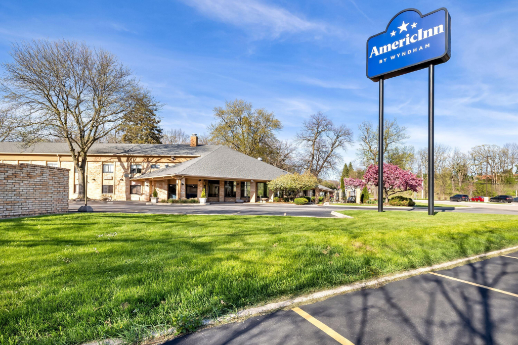 AmericInn by Wyndham Delafield-Waukesha-Milwaukee
