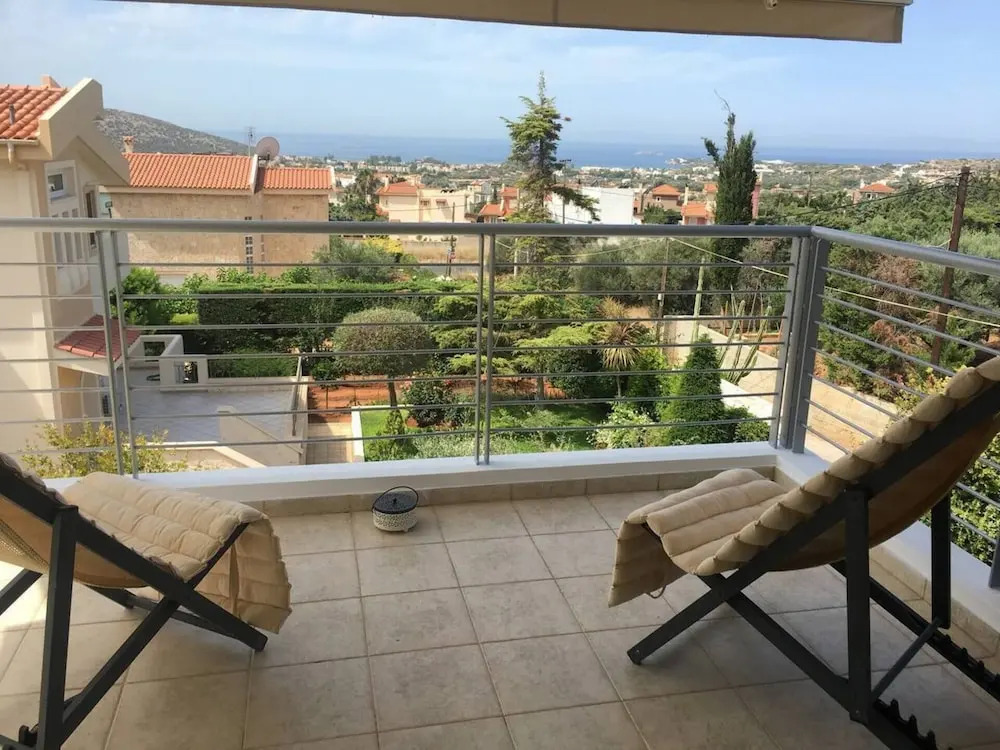 Stunning 4-bed Villa in Lagonisi Kalivia Thorikou