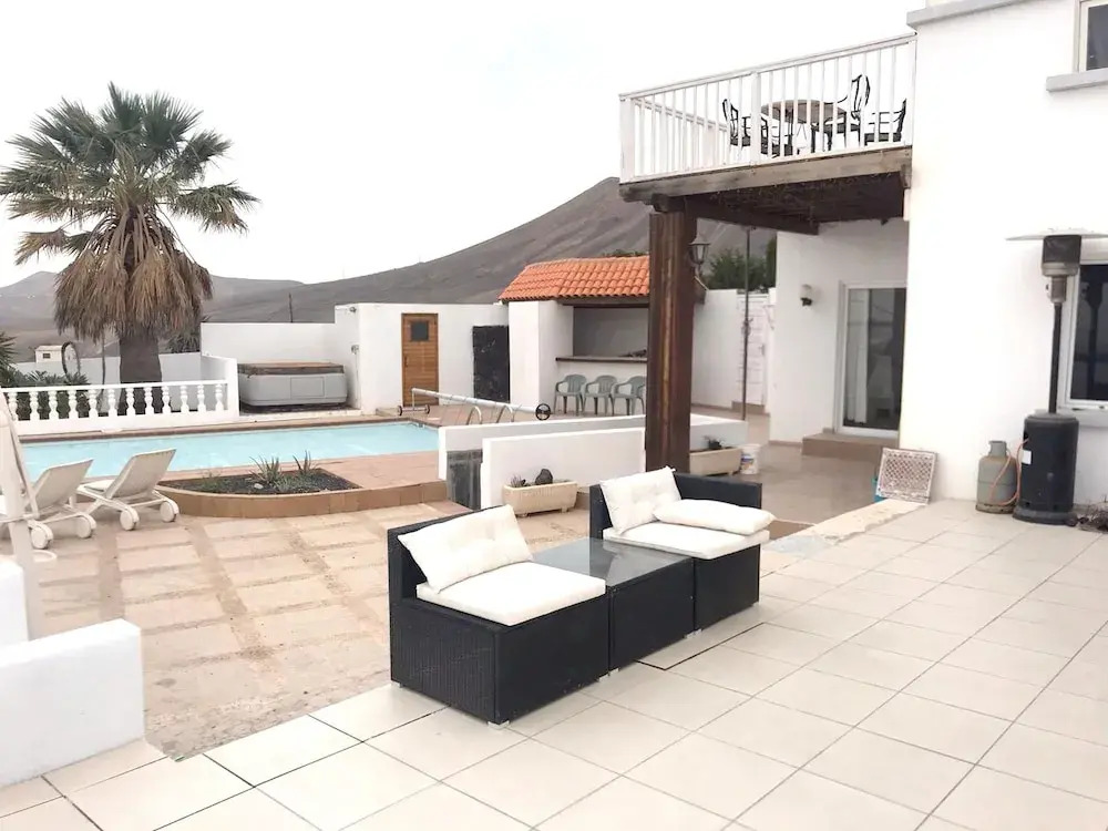 Villa With 6 Bedrooms in Tías, With Wonderful sea View, Private Pool, Enclosed Garden - 4 km From the Beach