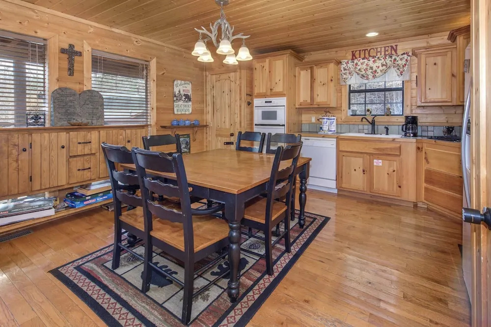 Woodland Wonder w/ Hot Tub and Pool Table!