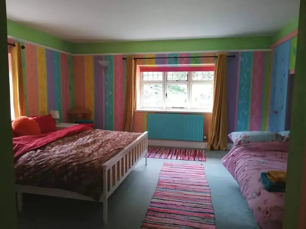 Colourful Forest of Dean Pikehouse