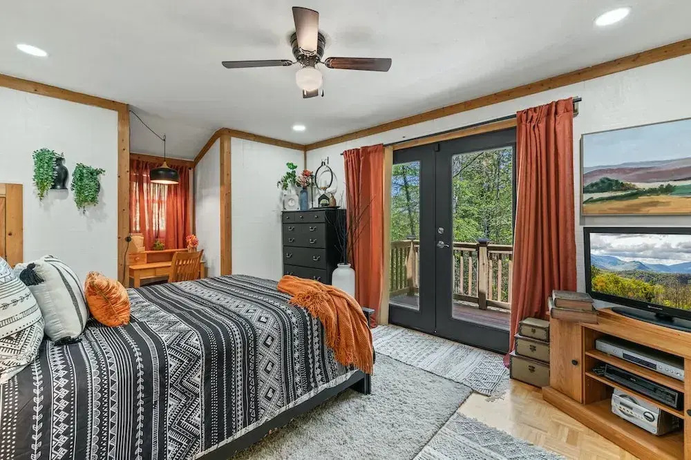 Stylish Cabin w/ Hot Tub, Games & More!