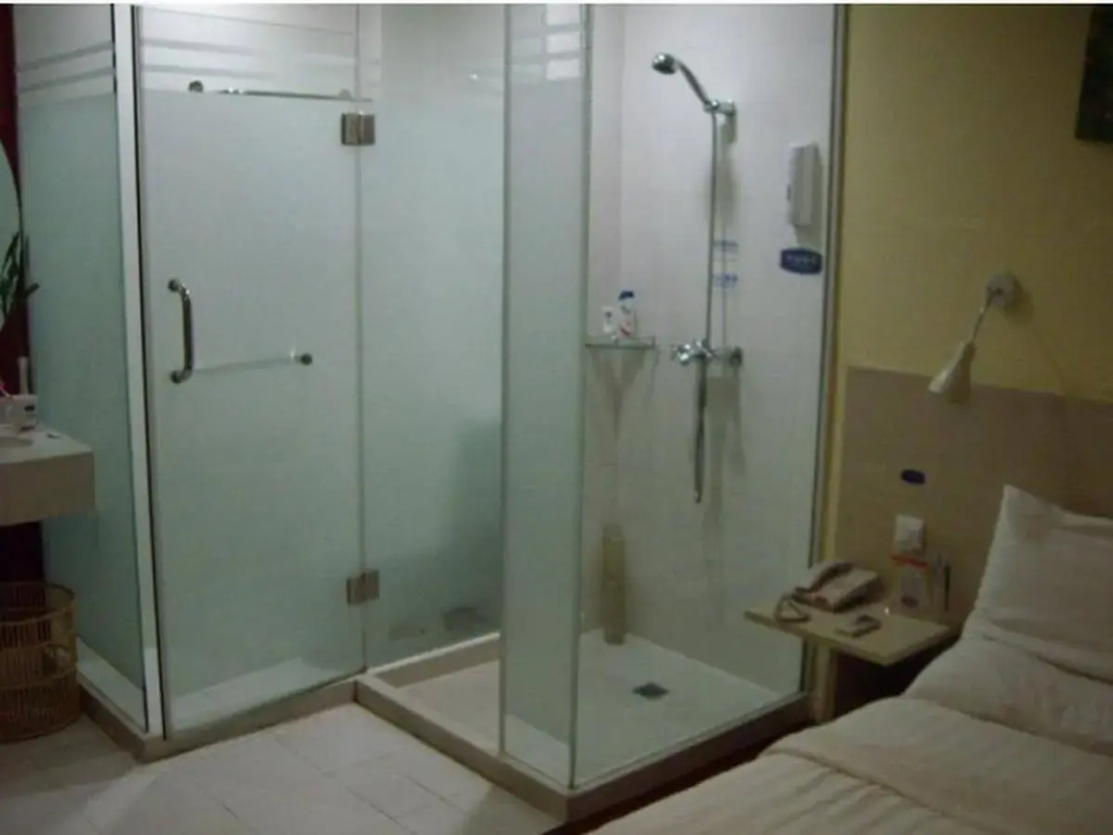 Wuxi Zhongxin Hotel (Wangzhuang Road Subway Station)