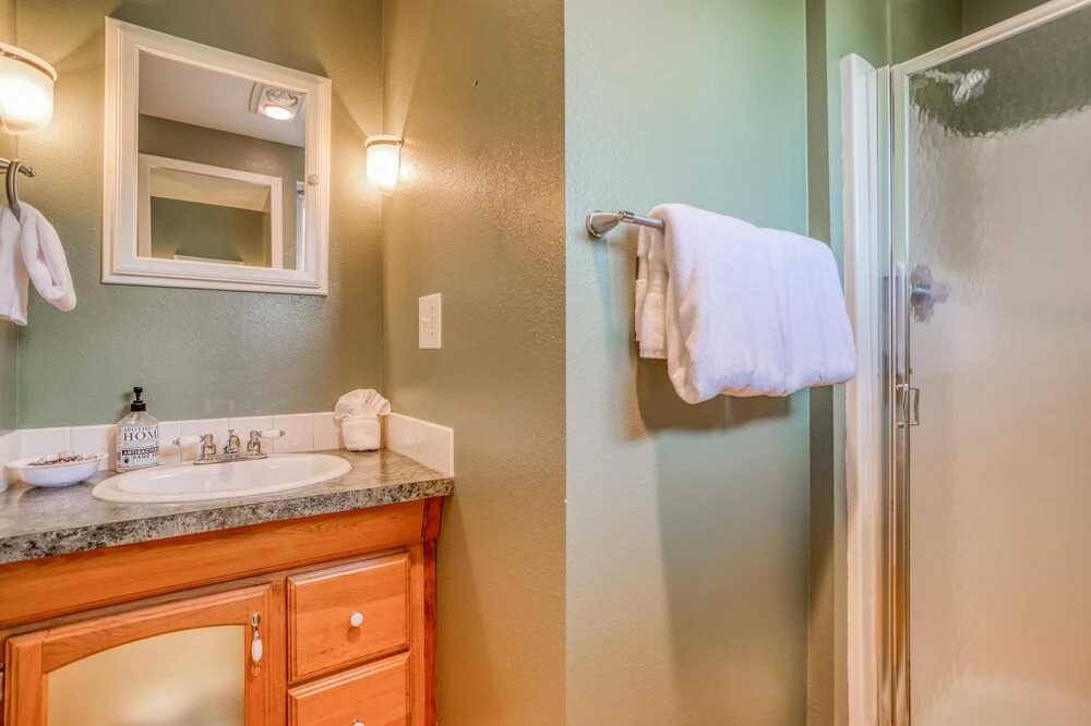 Charming Bungalow with Game Room and Scenic Views - Delightful Coastal Retreat