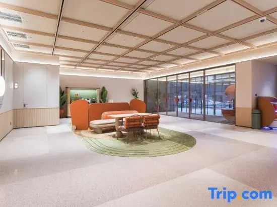 Orange Hotel (Shanghai Luoyang Road Outer Ring Road Subway Station)