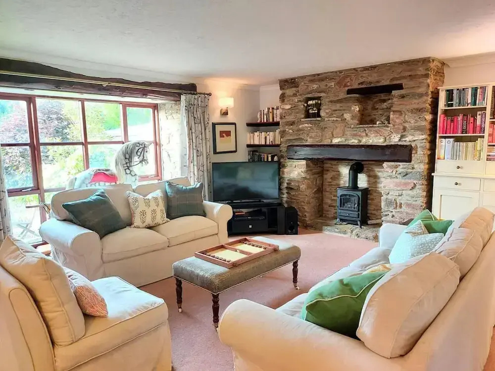 Coastal 4-bed Barn Between Salcombe & Hope Cove