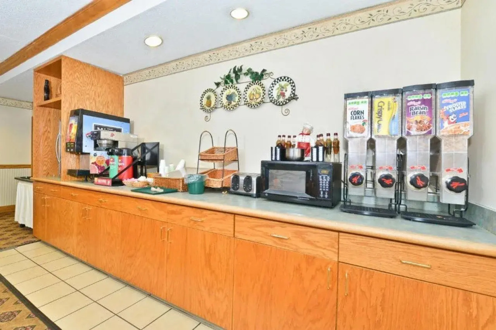 BlissPoint Inn & Suites Marion