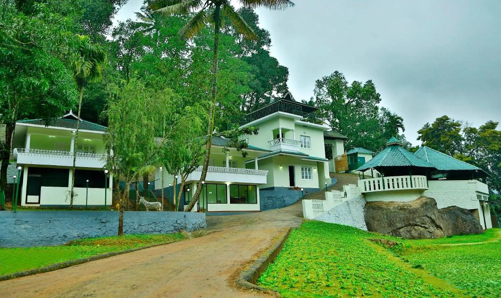 Aruvi resort Munnar