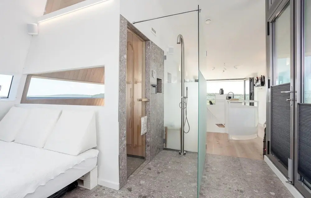 Beachhouse 24