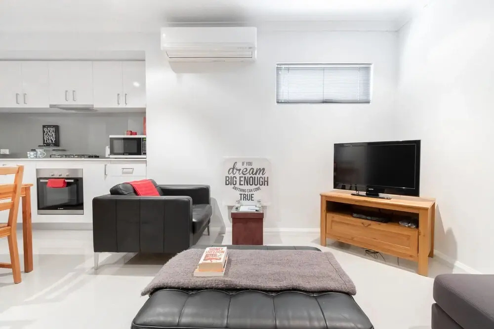Conveniently Located Luxury Home - 10 Mins from CBD