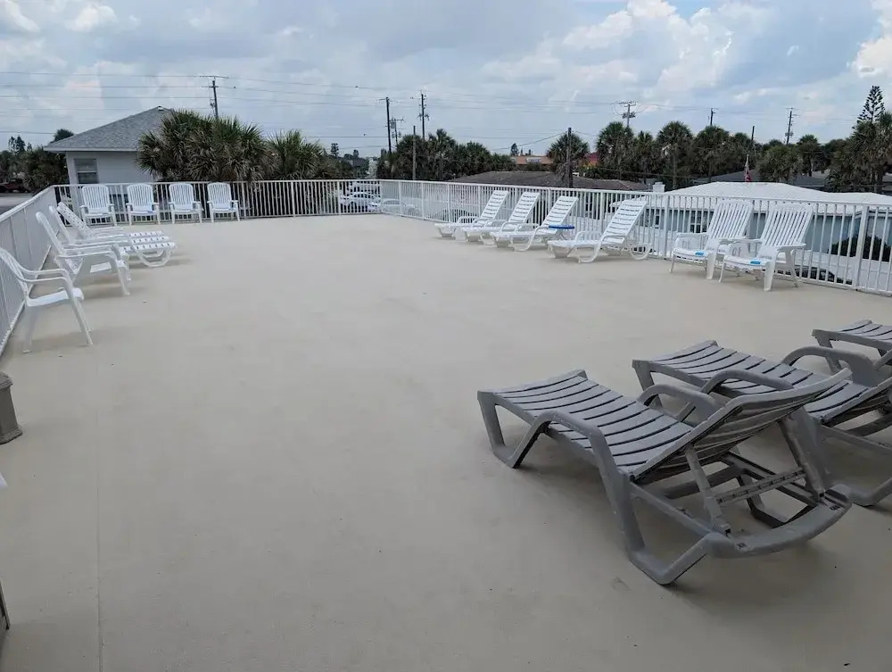 Traders Inn Beach Club