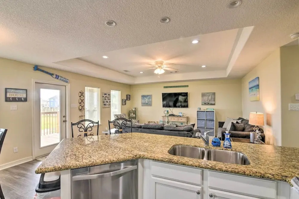 Private Beach Access: Coastal Freeport Home!