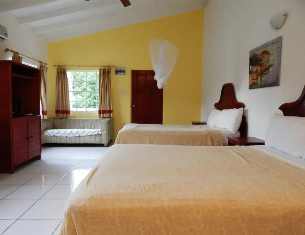 JJ's Paradise Hotel