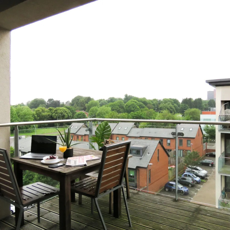 Tudors eSuites Two Bedroom & Balcony