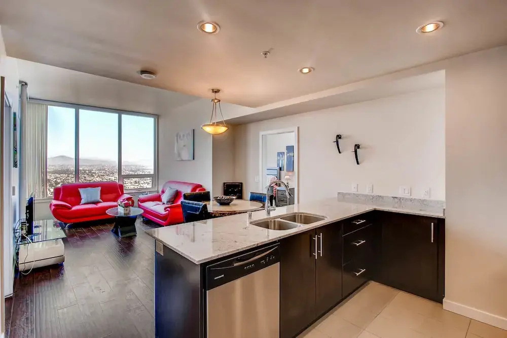 Gorgeous 2 BR  Downtown San Diego