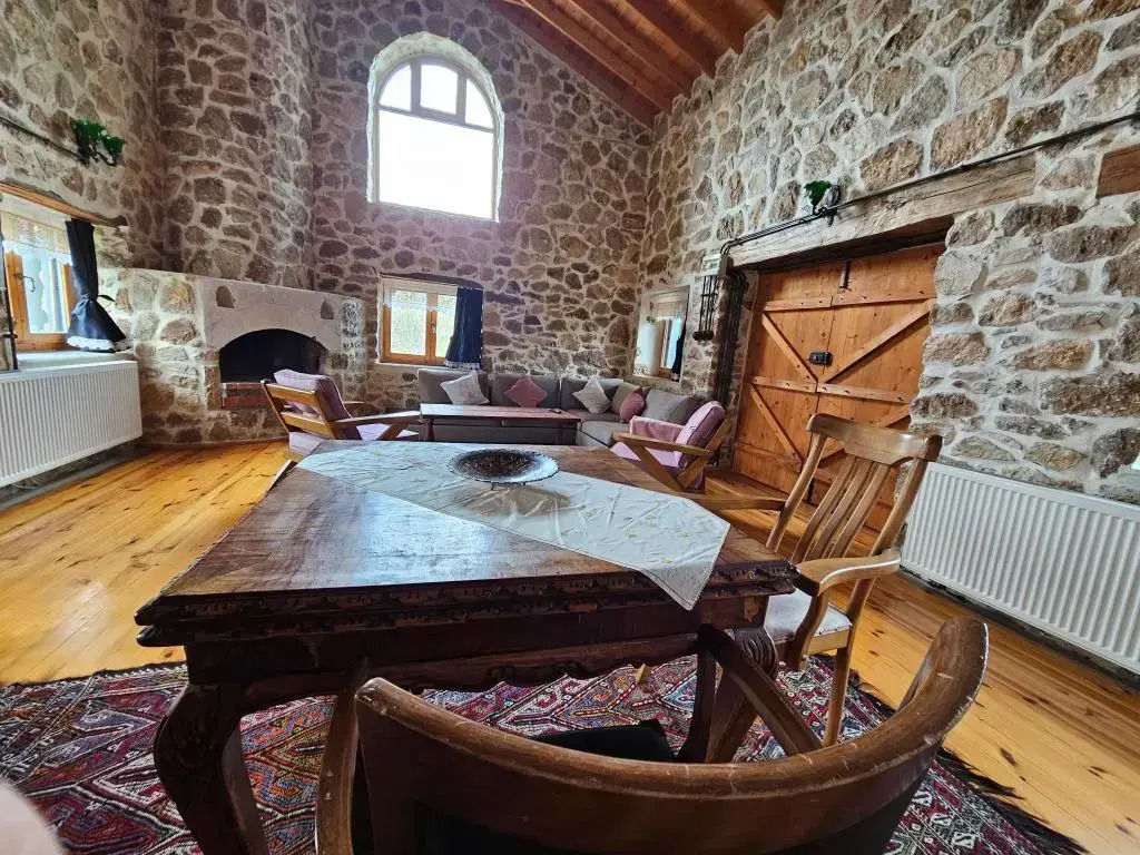 Tepeboz Stone House Karaburun