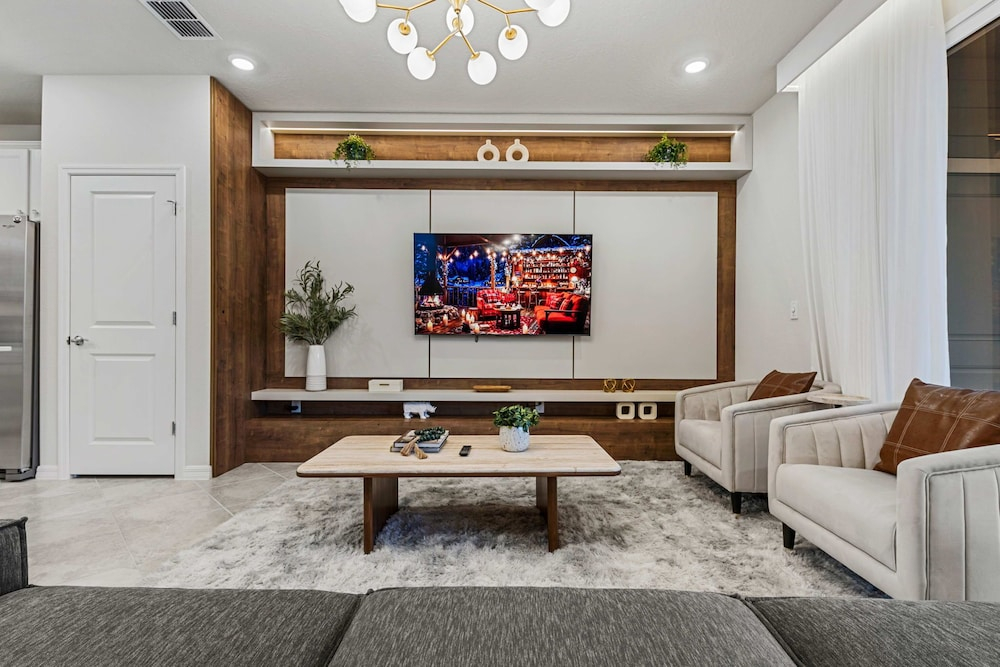 Stunning 5Bd w Pool & Game Room Near Disney 16165