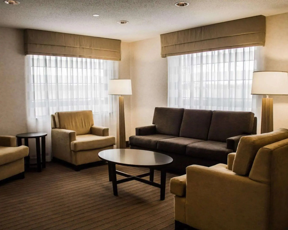 Отель Suburban Studios Johnstown - Richland Town Center