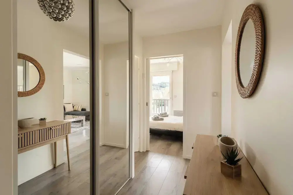 Renovated Apartment Sleeping 6 - Pool and Tennis