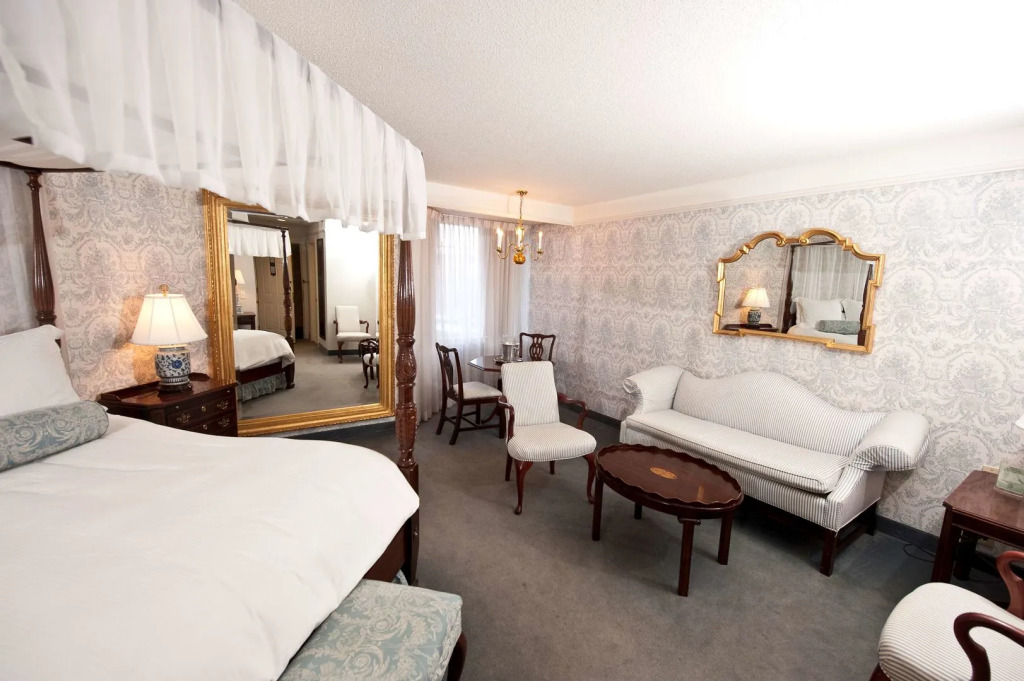 The Simsbury Inn