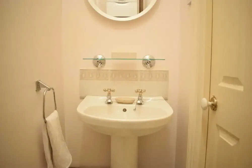 Spacious 2 Bedroom Property by The River Thames