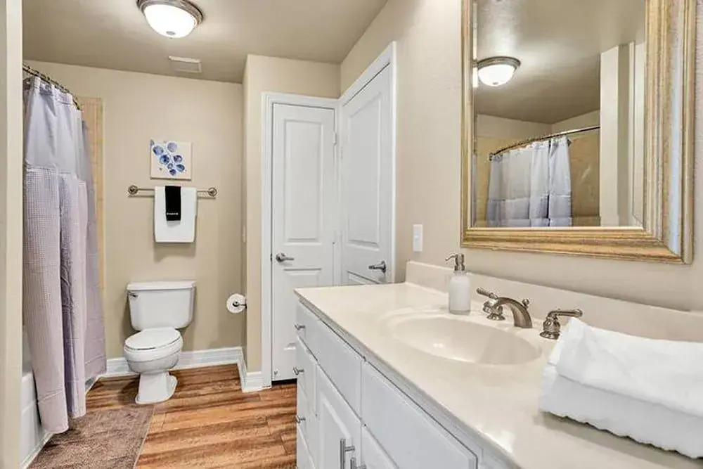 FRONTDESK Calais Midtown Apts Houston