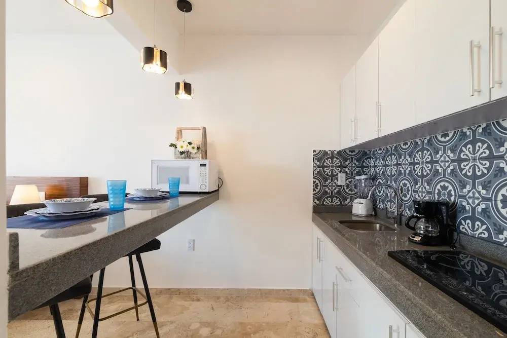 Kuyaan Coral Suites by Alex