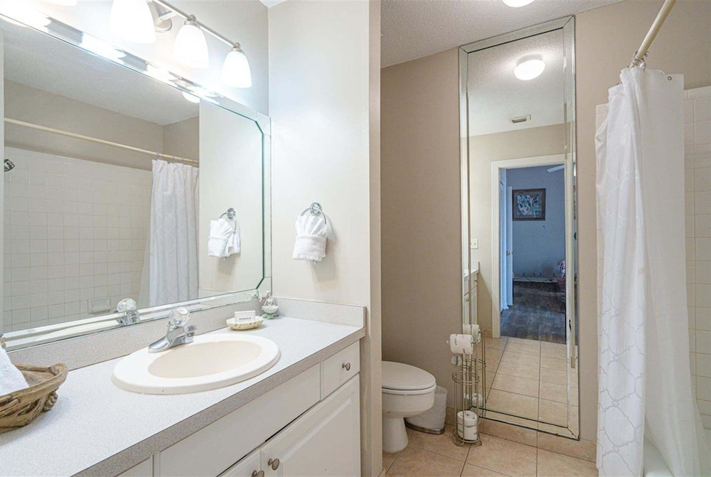 Shoreline Towers T/h 08 2 Bedroom Condo