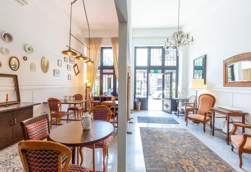 "Hotel N 16"