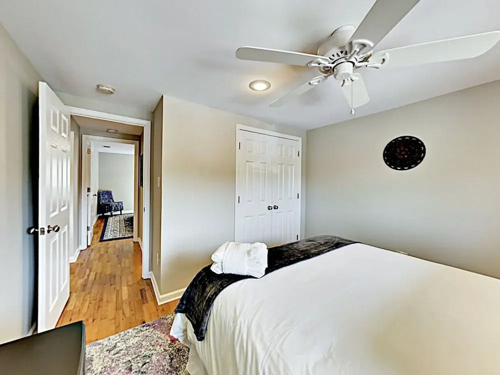 New Listing! 2 Amazing Units, Walk To Forsyth Park 4 Bedroom Duplex