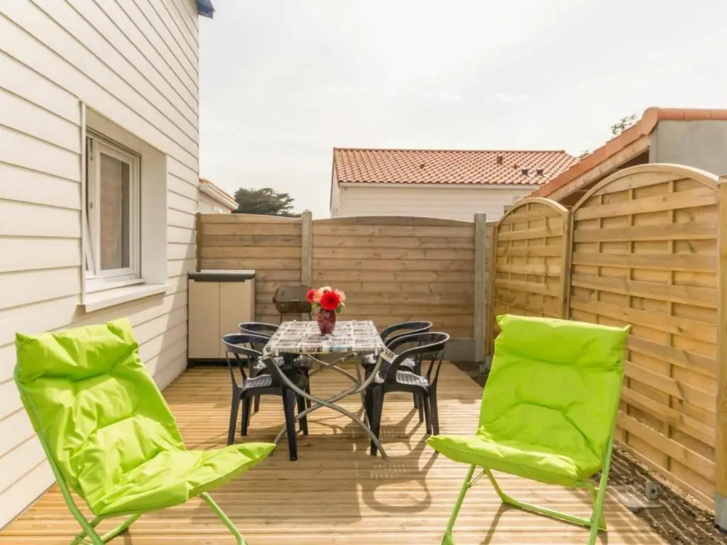 Maison mitoyenne cosy à 200m de la mer avec terrasse, wifi et équipements bébé - FR-1-306-1062